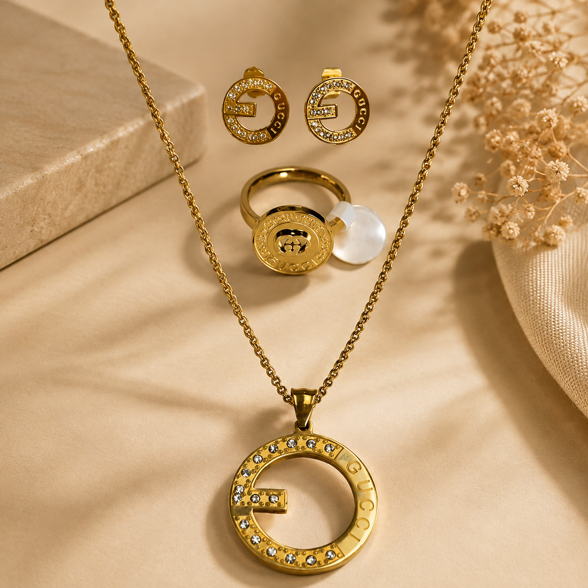 Juego de cadena, aretes y anillo dorado de acero quirúrgico (COD.88-111)