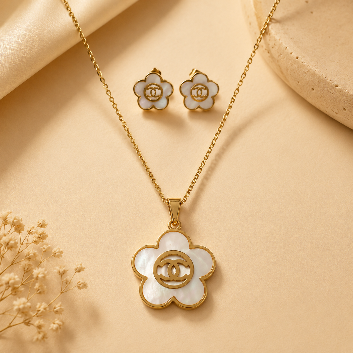 Juego de cadena y aretes dorado de acero quirúrgico (COD.88-162)