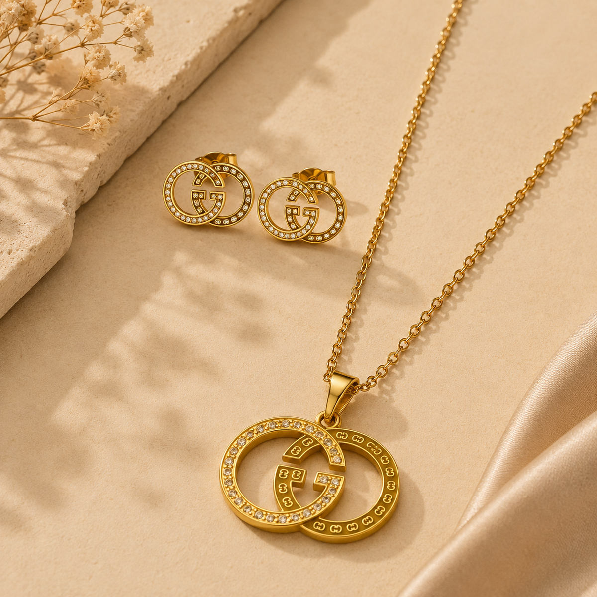Juego de cadena y aretes dorado de acero quirúrgico (COD.88-105)